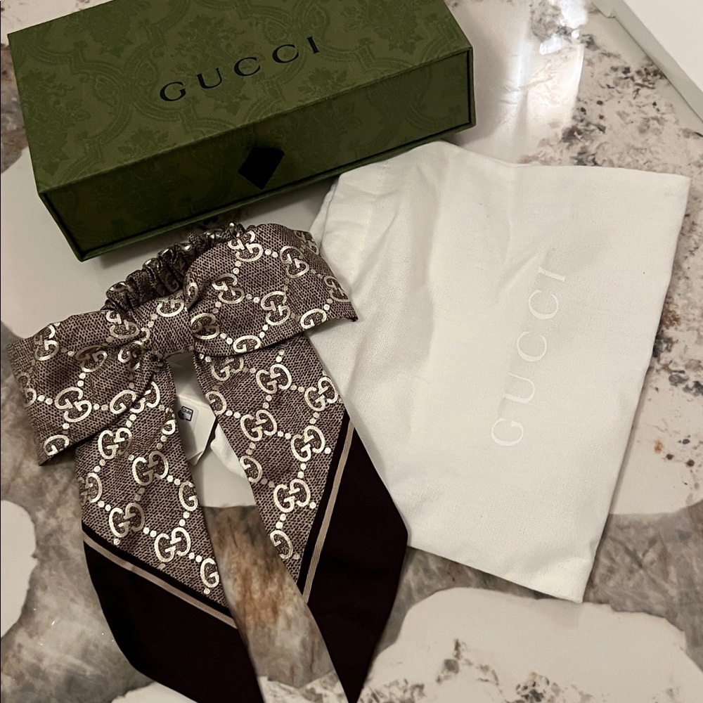 Gucci Brown Monogram Scrunchie with a Bow Hair Accessory - Picture 5 of 7